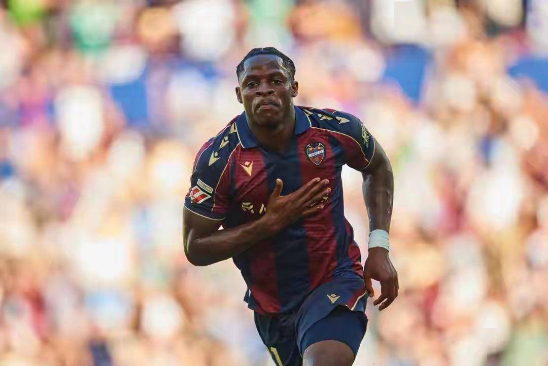 1.2亿标价+7成工资帽！穆帅6500万锁主力，欧冠没了就要卷铺盖？